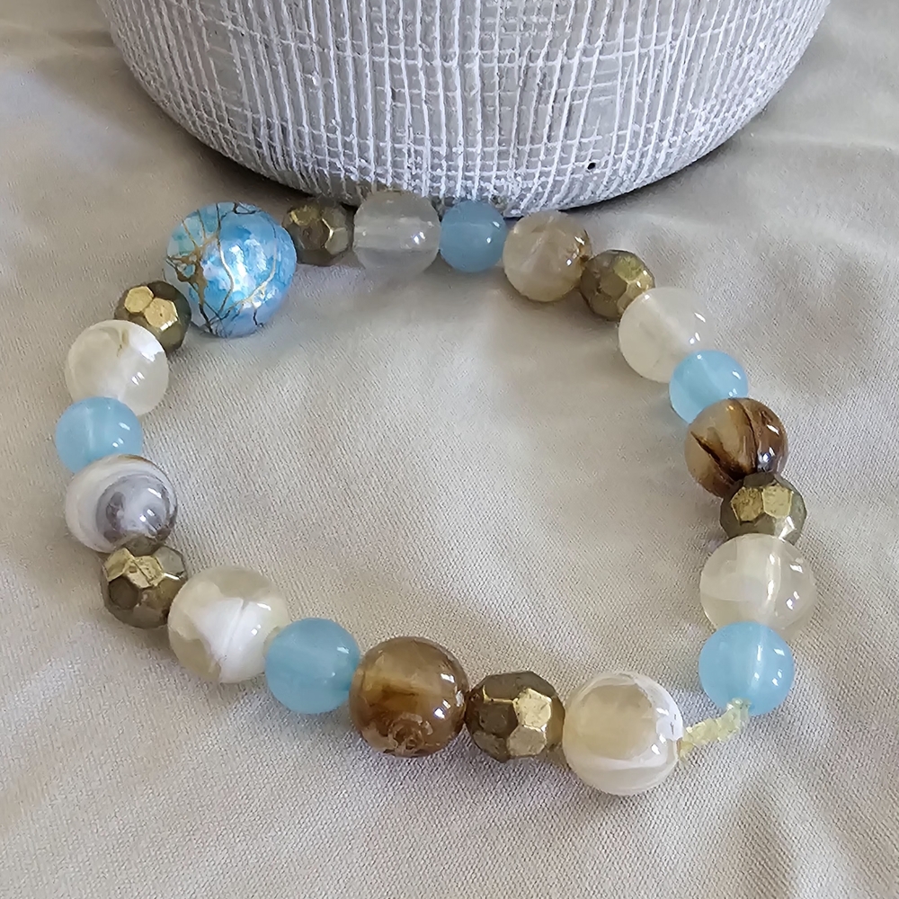 Chic Beaded Bracelet with Blue and Gold Tones